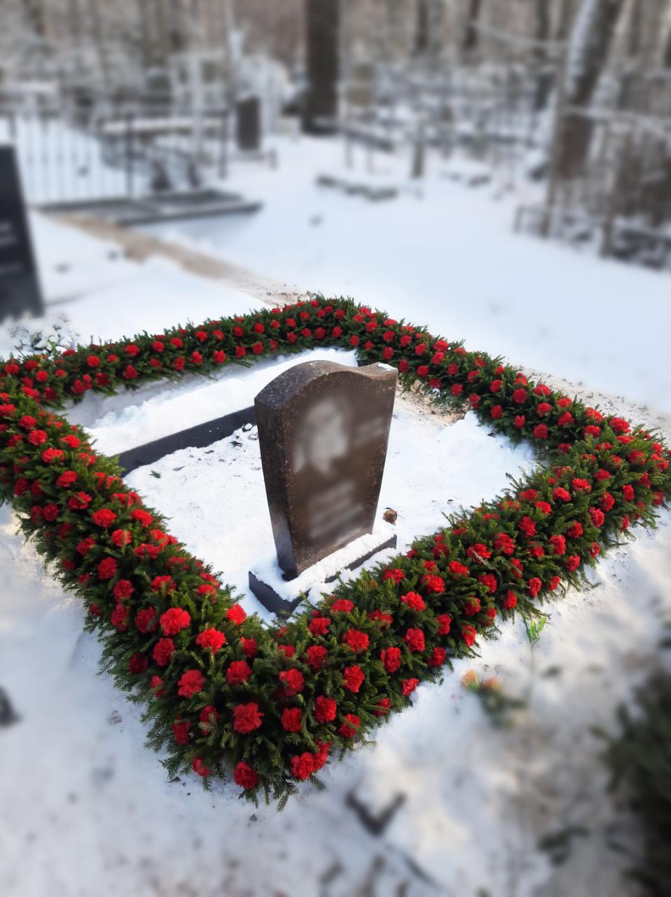 Гробница ритуальная. Белоостровское кладбище СПБ оформление могилы. Кладбище памяти жертв января